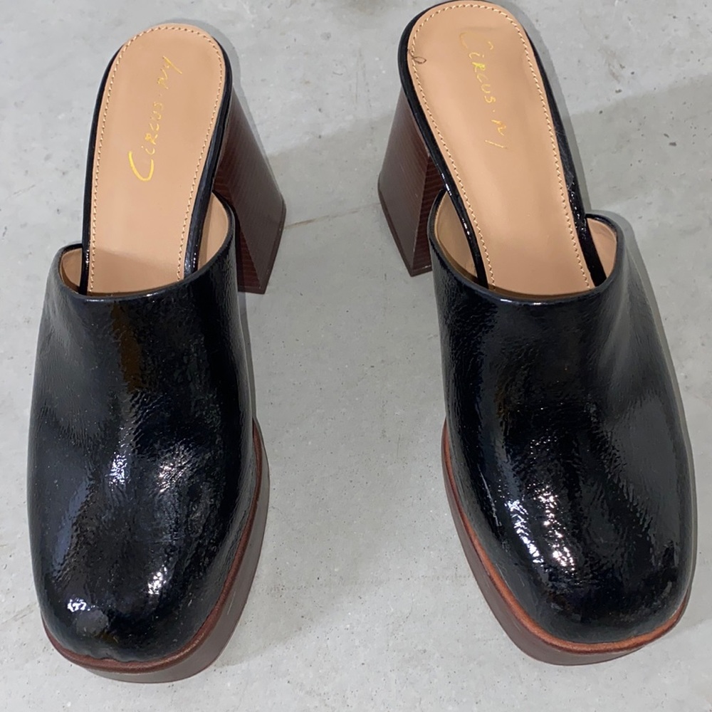 Circus Ivy clogs